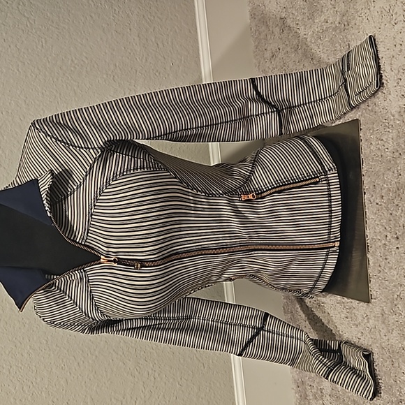 Lululemon Forme Jacket - Picture 5 of 9